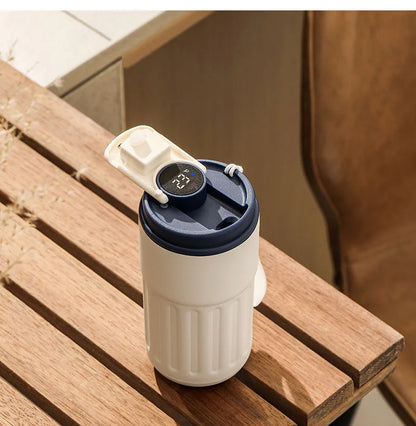 Thermo Kaffeebecher mit Smart Display