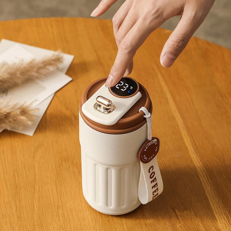 Thermo Kaffeebecher mit Smart Display